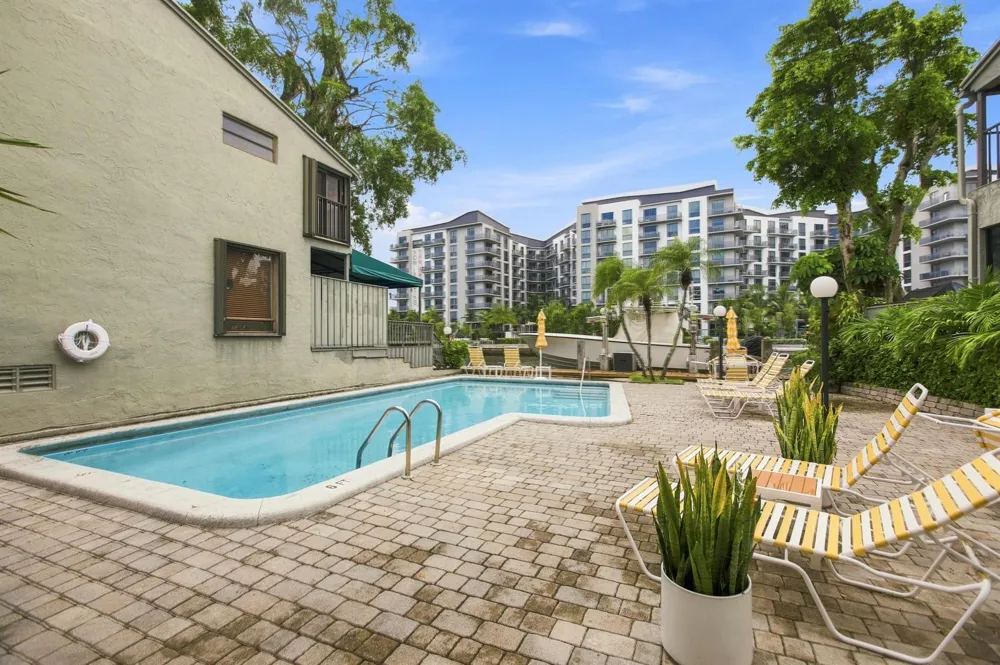 980 NW N River Drive #30 Miami, FL 33136