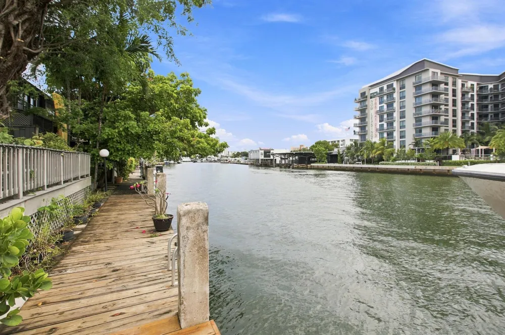 980 NW N River Drive #30 Miami, FL 33136