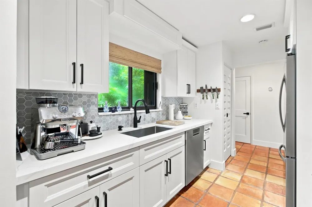 980 NW N River Drive #30 Miami, FL 33136