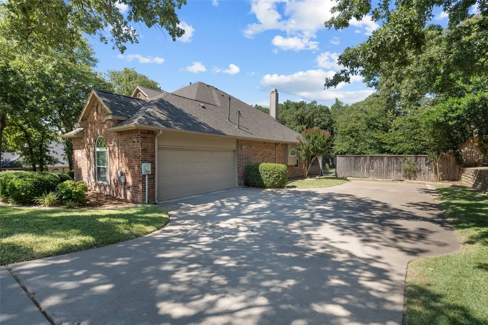 725 Big Horn Trail Crowley, TX 76036