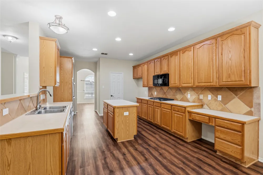 725 Big Horn Trail Crowley, TX 76036