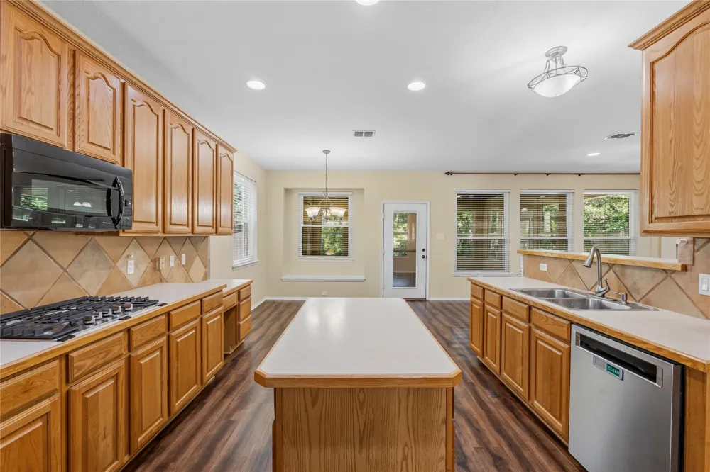 725 Big Horn Trail Crowley, TX 76036