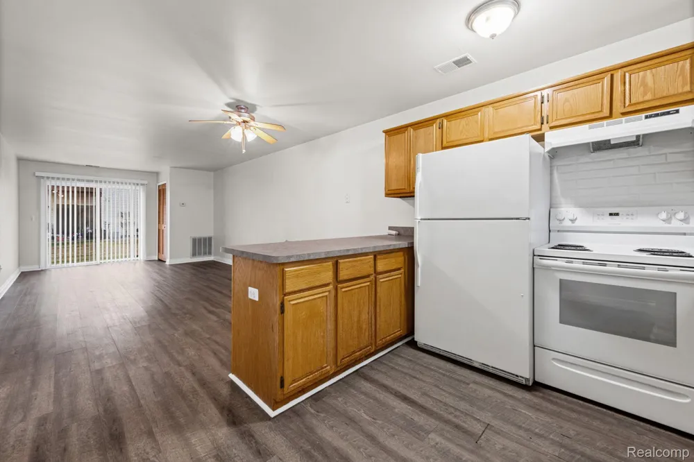 30184 Wedgewood Circle Roseville City, MI 48066
