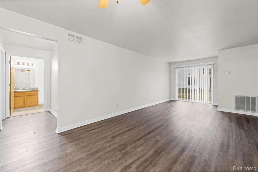 30184 Wedgewood Circle Roseville City, MI 48066