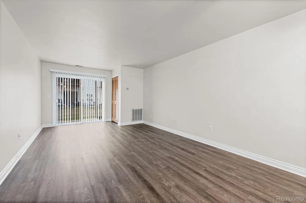 30184 Wedgewood Circle Roseville City, MI 48066