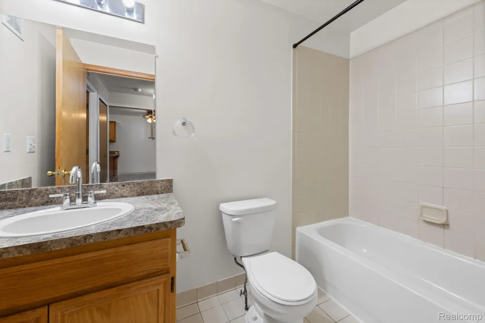 30184 Wedgewood Circle Roseville City, MI 48066