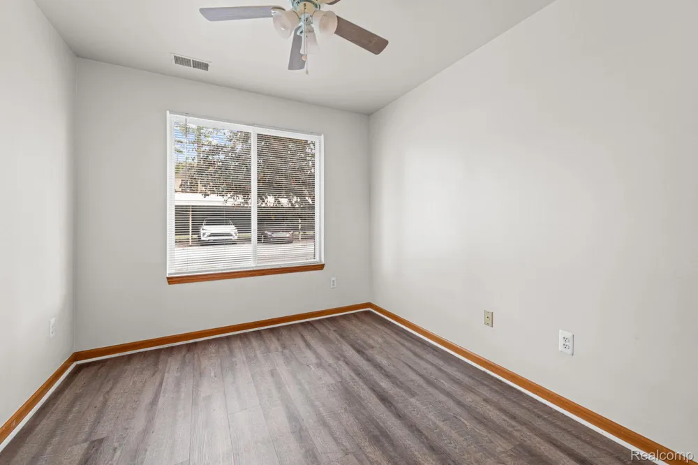 30184 Wedgewood Circle Roseville City, MI 48066