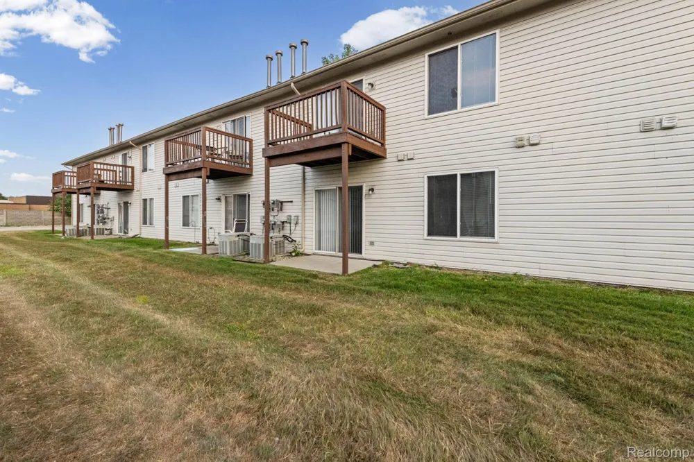 30184 Wedgewood Circle Roseville City, MI 48066