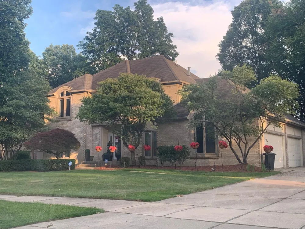 1431 Provincial Drive Troy City, MI 48084