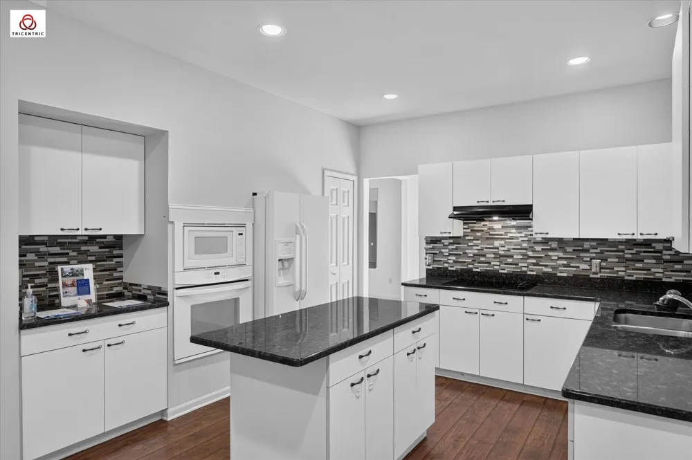 1431 Provincial Drive Troy City, MI 48084