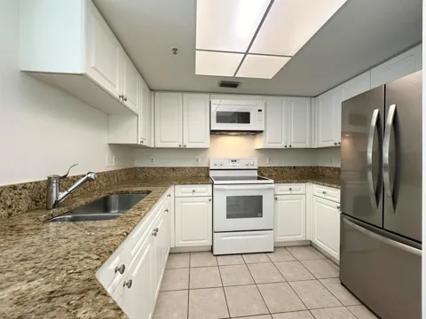 300 Crestwood Court #302