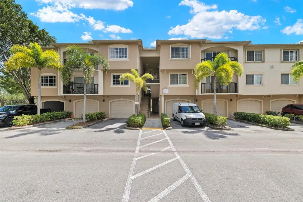 300 Crestwood Court #302 Royal Palm Beach, FL 33411