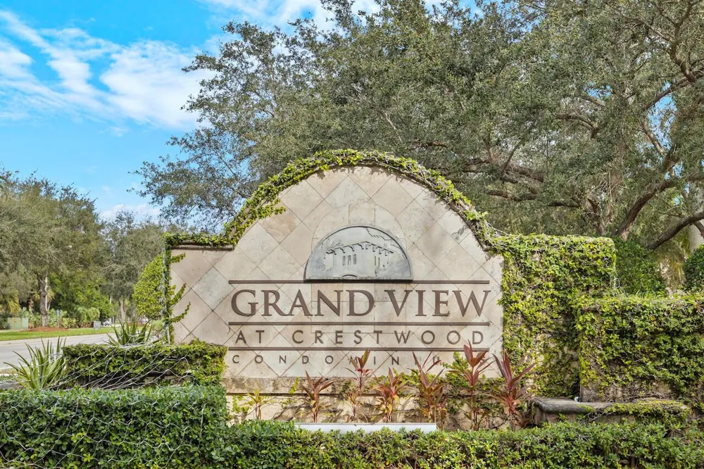 300 Crestwood Court #302 Royal Palm Beach, FL 33411