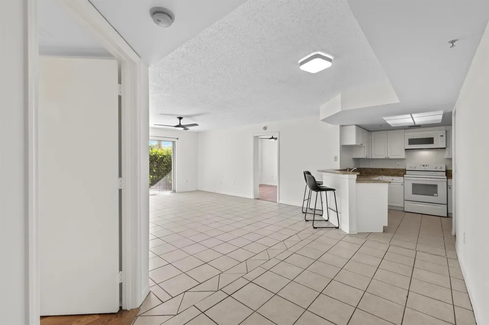 300 Crestwood Court #302 Royal Palm Beach, FL 33411