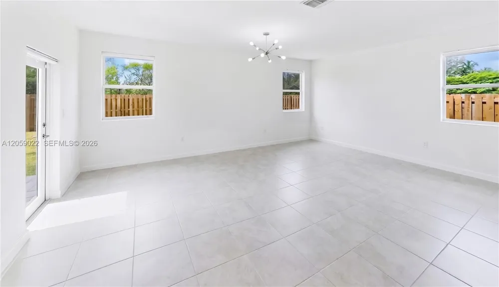 2208 SE 30th St Homestead, FL 33035