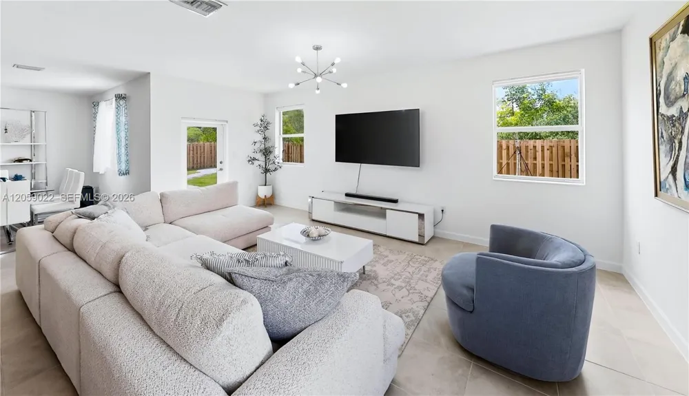 2208 SE 30th St Homestead, FL 33035
