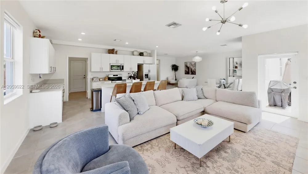 2208 SE 30th St Homestead, FL 33035