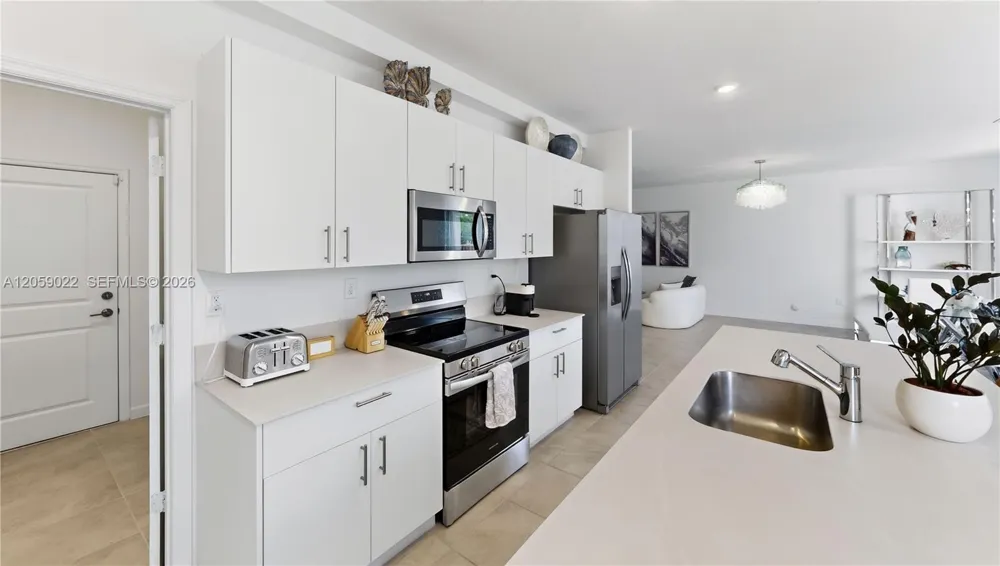 2208 SE 30th St Homestead, FL 33035
