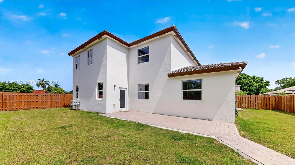 2208 SE 30th St Homestead, FL 33035
