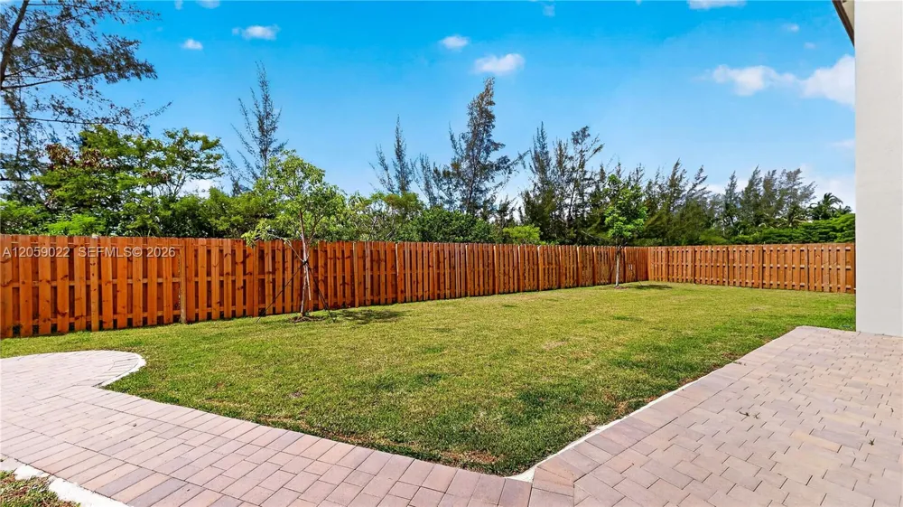 2208 SE 30th St Homestead, FL 33035
