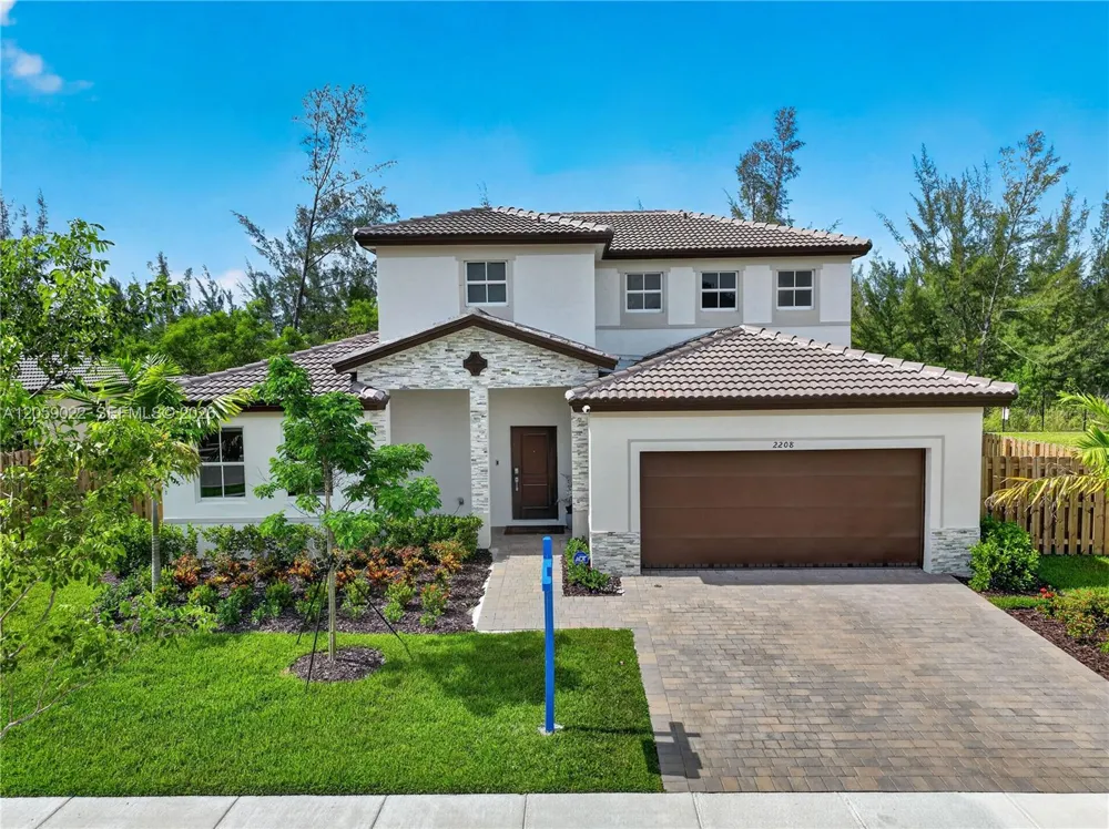 2208 SE 30th St Homestead, FL 33035