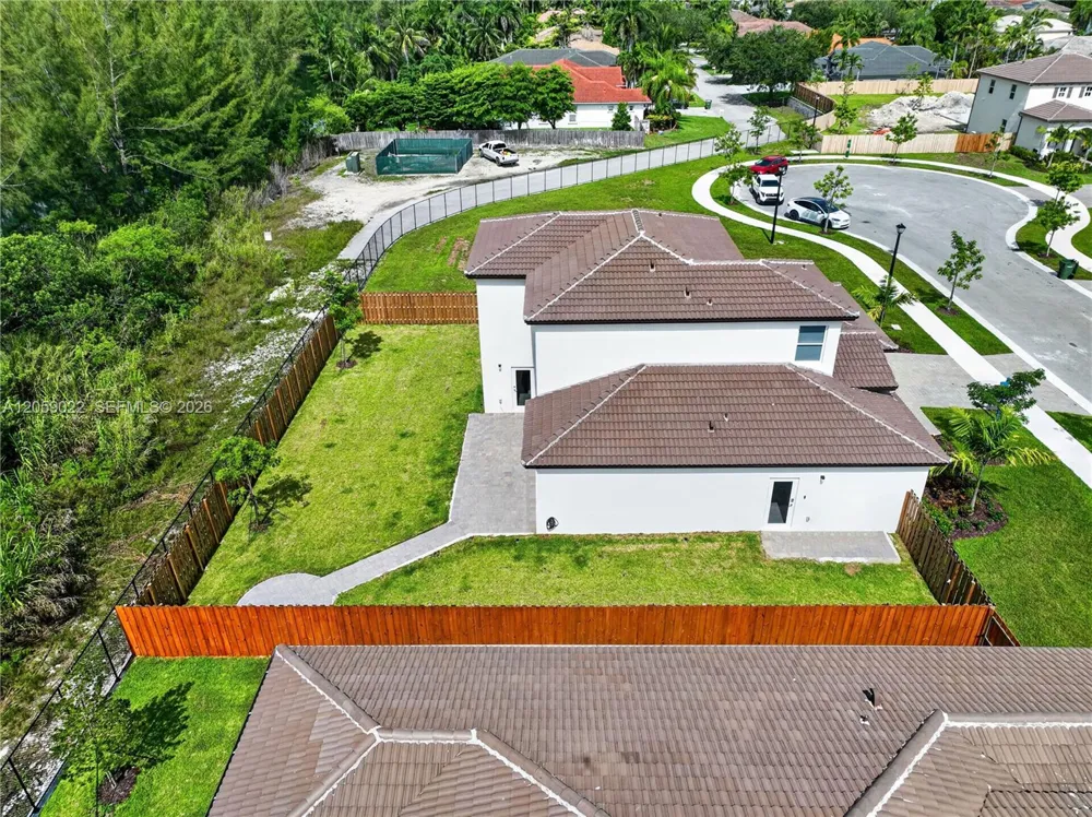 2208 SE 30th St Homestead, FL 33035