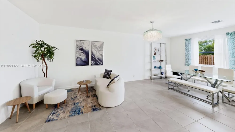 2208 SE 30th St Homestead, FL 33035