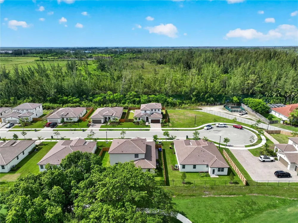 2208 SE 30th St Homestead, FL 33035