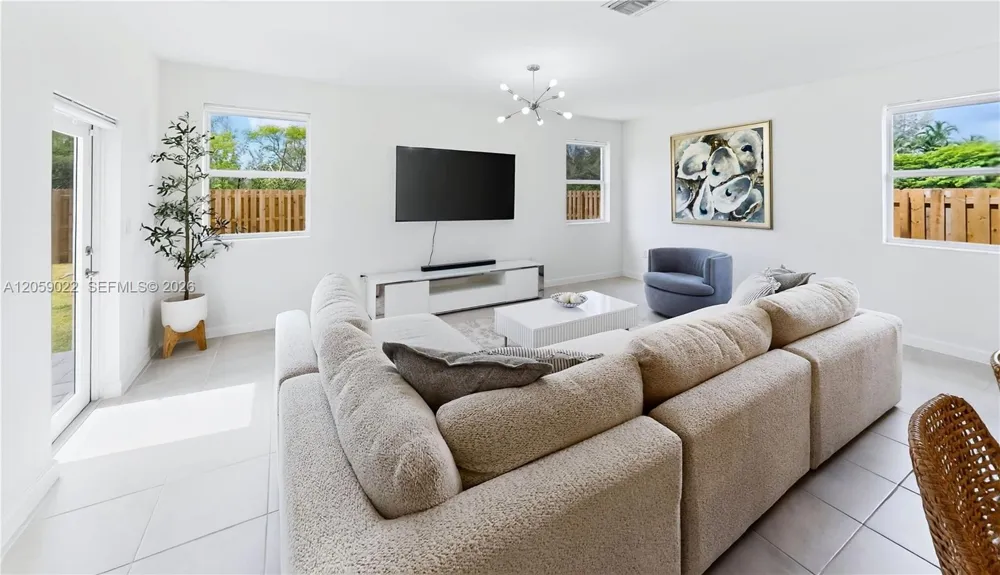 2208 SE 30th St Homestead, FL 33035