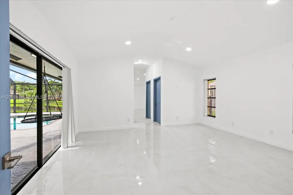 9272 NW 18th St Plantation, FL 33322