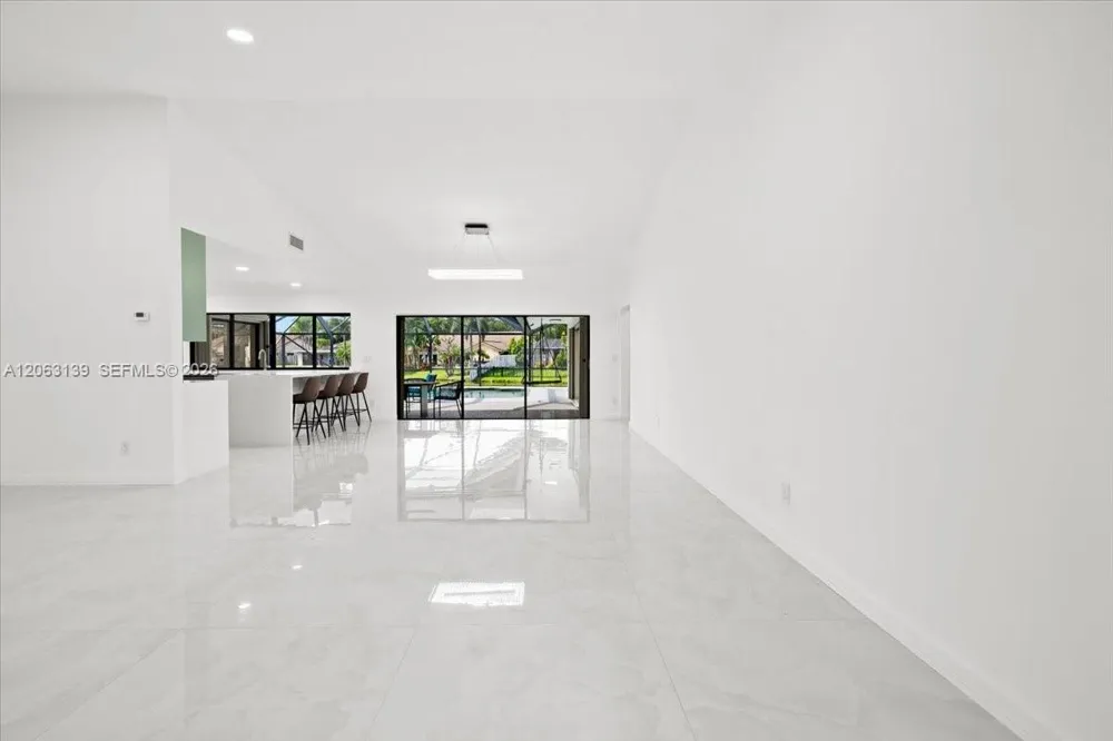 9272 NW 18th St Plantation, FL 33322