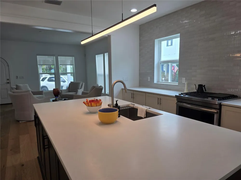 3016 MASSACHUSETTS AVENUE Tampa, FL 33603