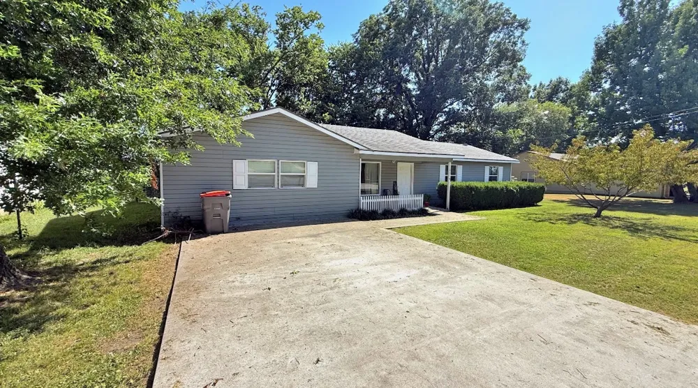 1518 80th Street NW Grove, OK 74344