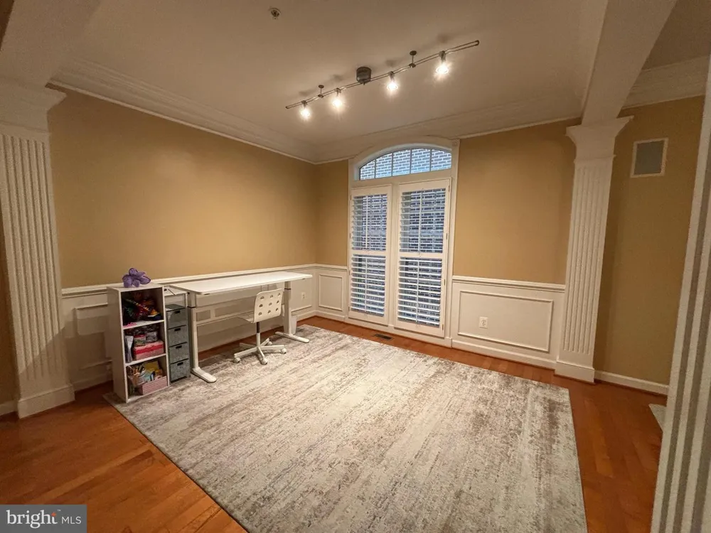 8006 RESERVE WAY Vienna, VA 22182