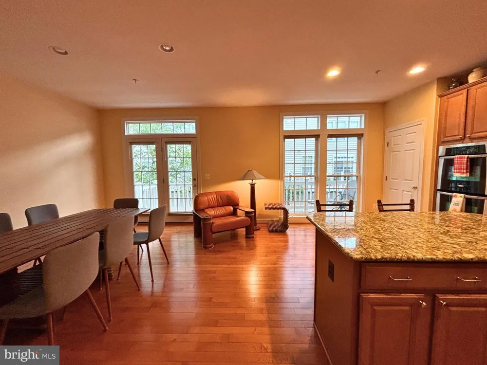 8006 RESERVE WAY Vienna, VA 22182