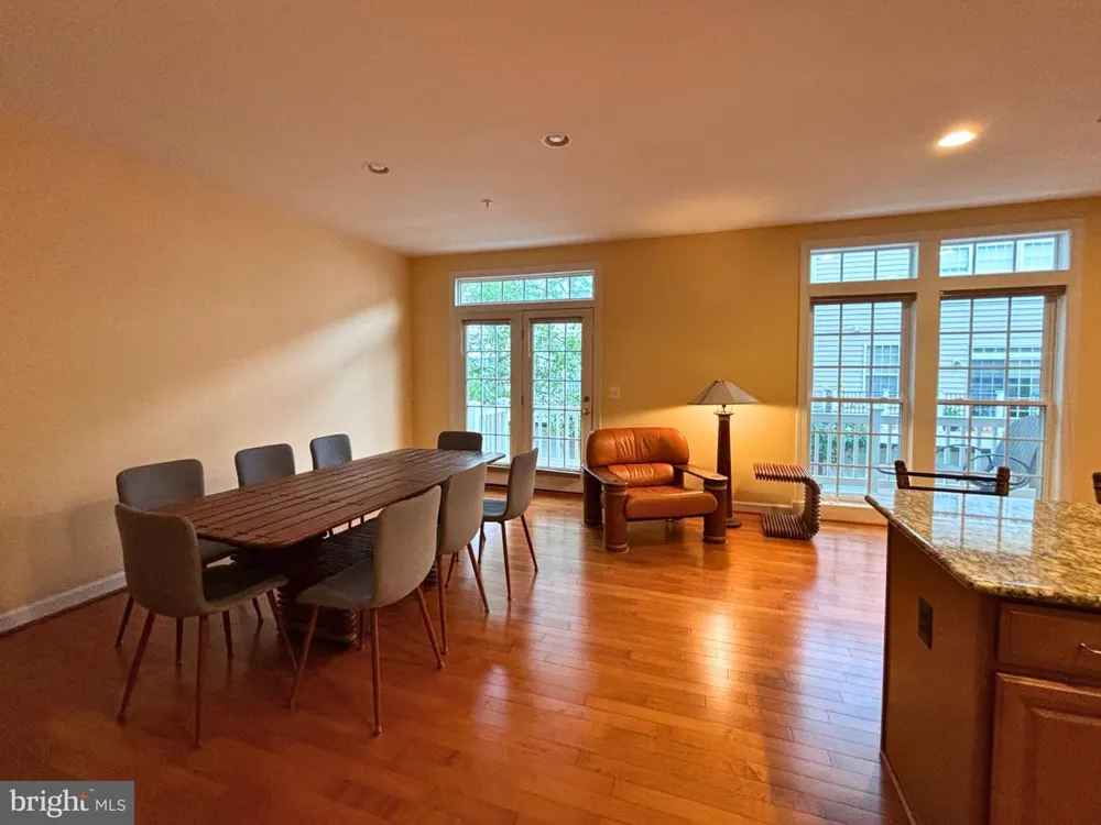 8006 RESERVE WAY Vienna, VA 22182