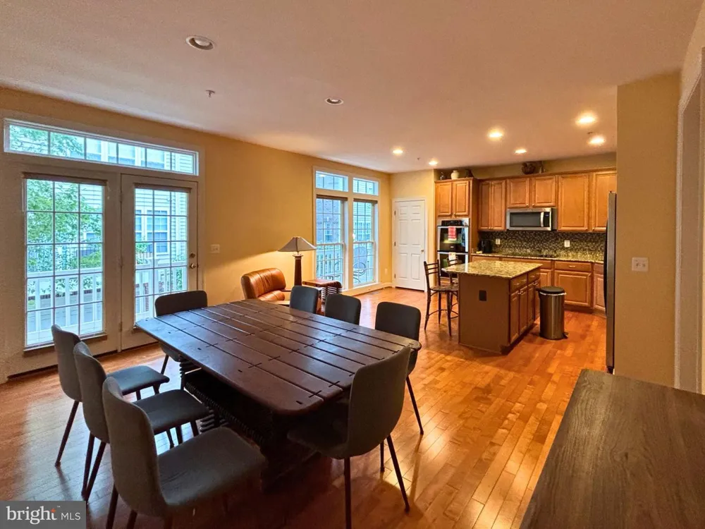 8006 RESERVE WAY Vienna, VA 22182