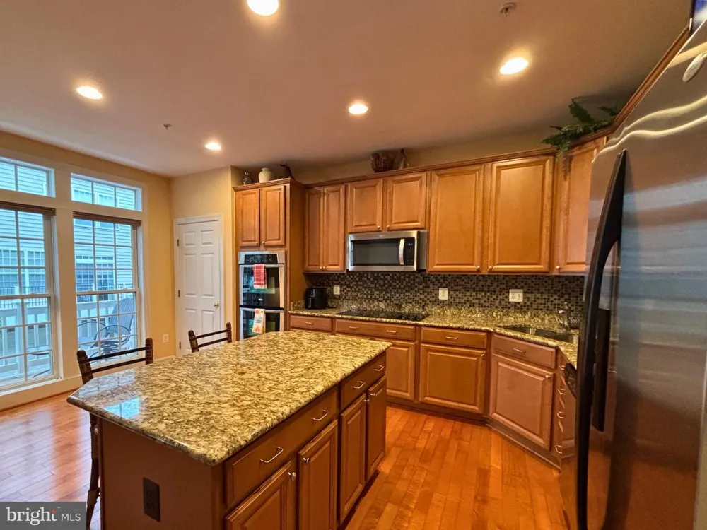 8006 RESERVE WAY Vienna, VA 22182