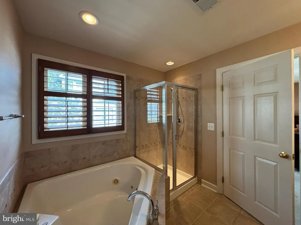 8006 RESERVE WAY Vienna, VA 22182