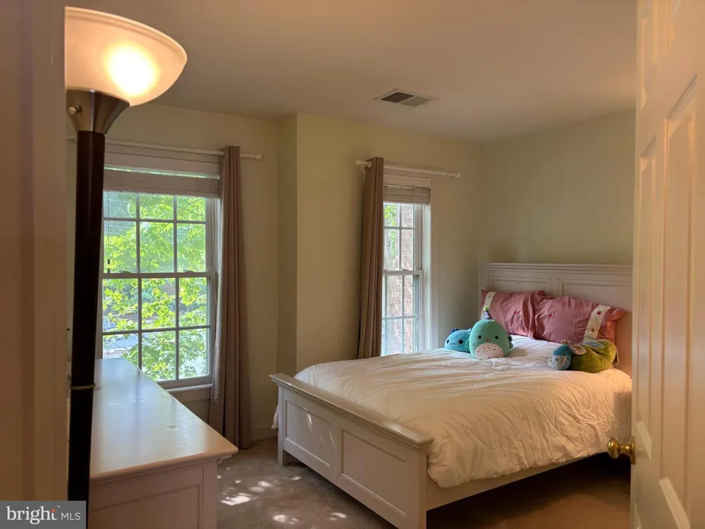 8006 RESERVE WAY Vienna, VA 22182