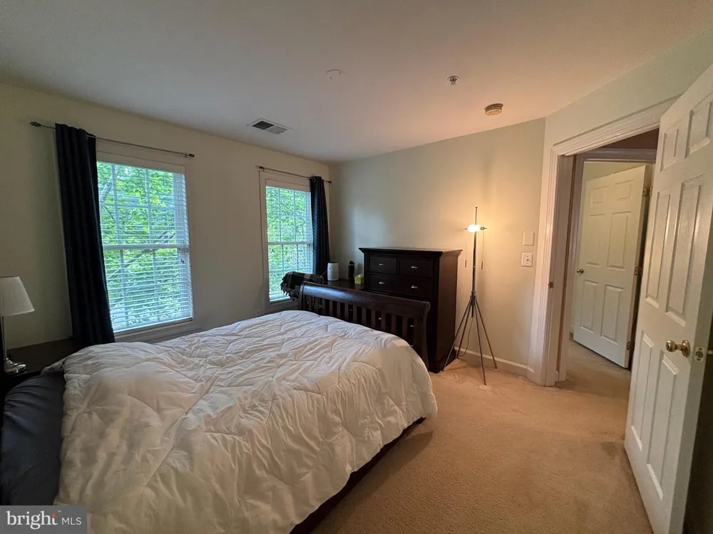 8006 RESERVE WAY Vienna, VA 22182