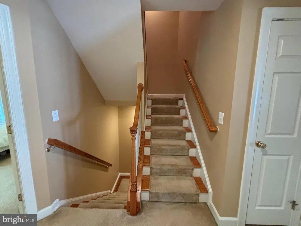 8006 RESERVE WAY Vienna, VA 22182