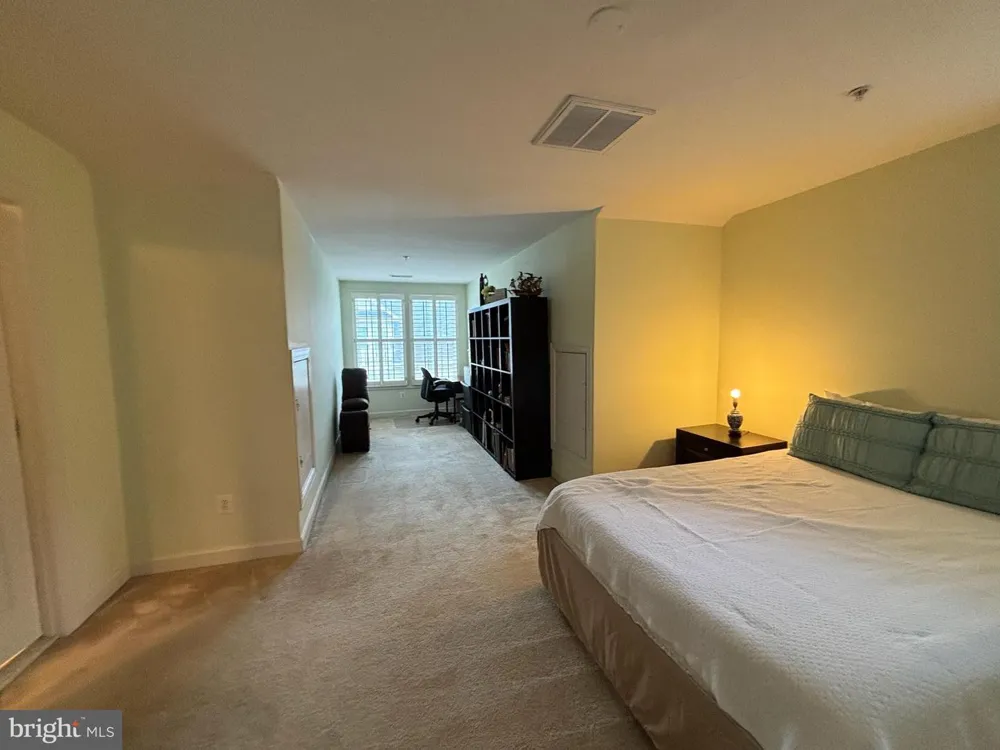 8006 RESERVE WAY Vienna, VA 22182