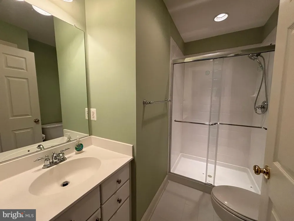 8006 RESERVE WAY Vienna, VA 22182