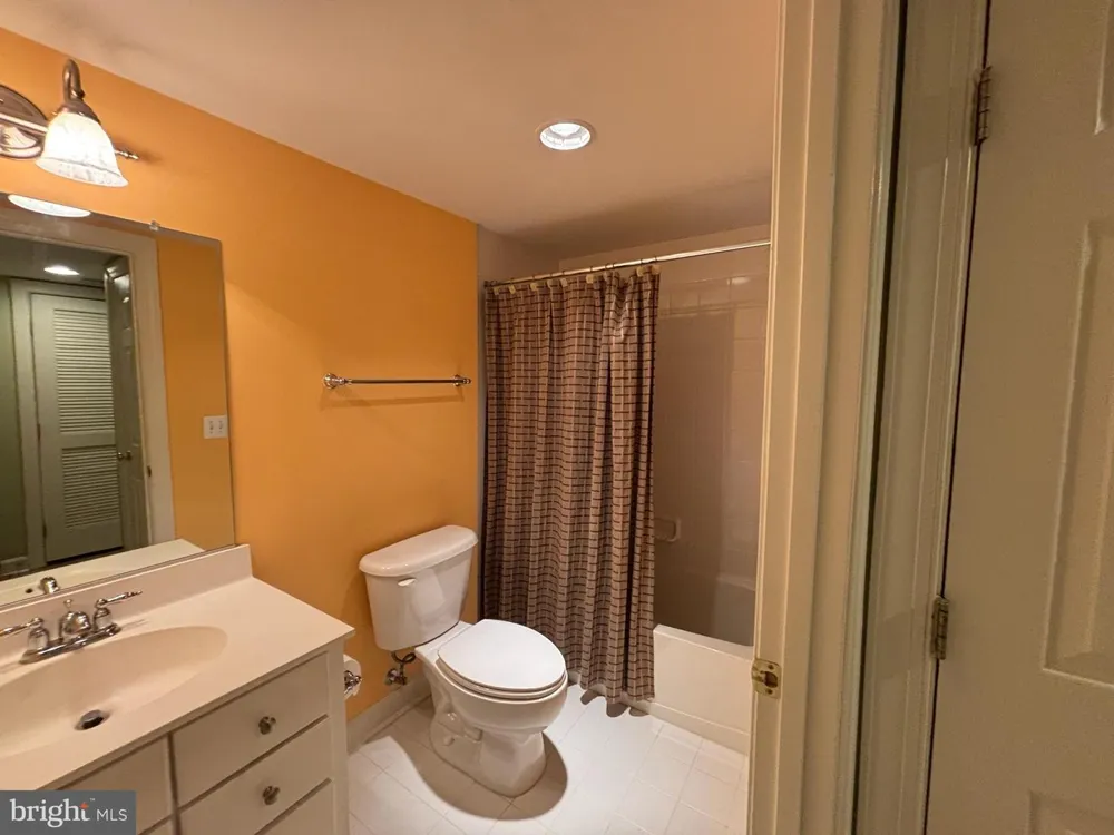 8006 RESERVE WAY Vienna, VA 22182