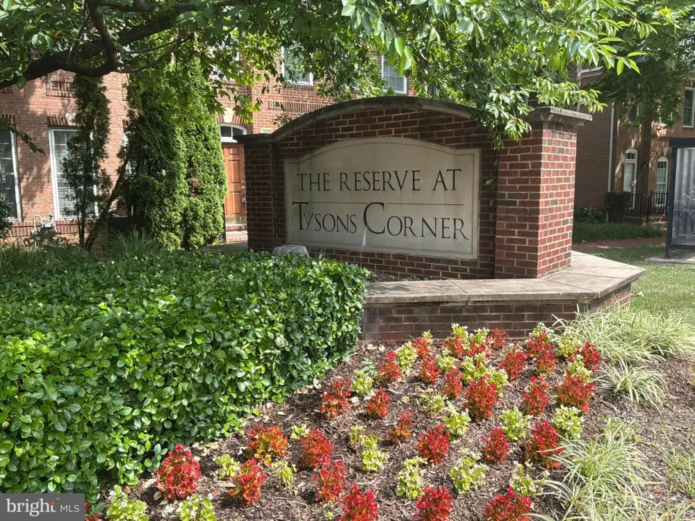 8006 RESERVE WAY Vienna, VA 22182