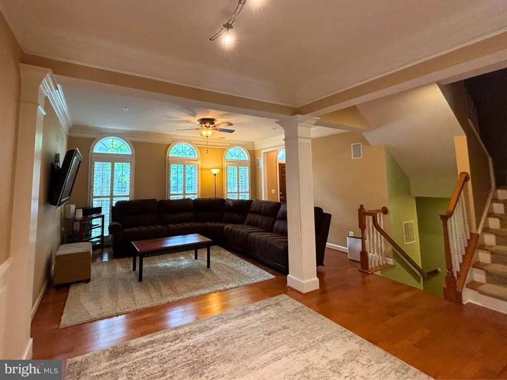 8006 RESERVE WAY Vienna, VA 22182