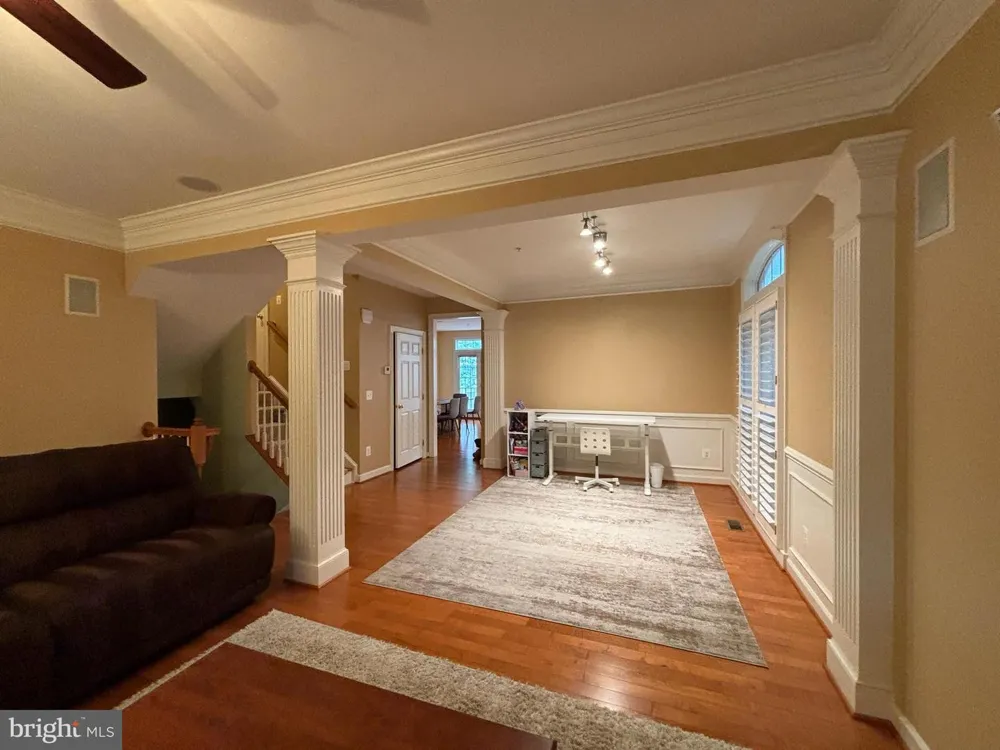 8006 RESERVE WAY Vienna, VA 22182