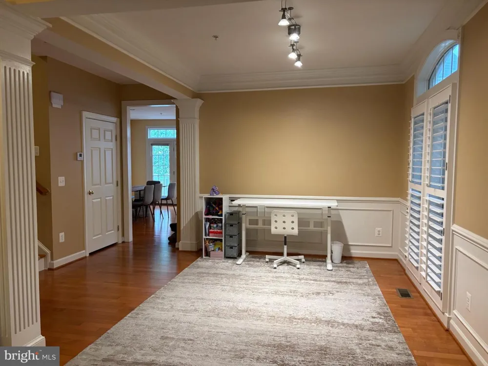 8006 RESERVE WAY Vienna, VA 22182