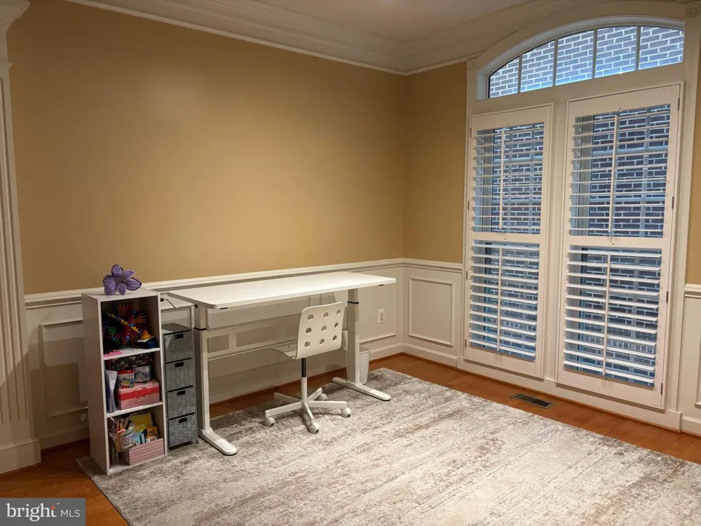 8006 RESERVE WAY Vienna, VA 22182